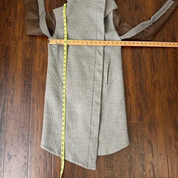 HELMUT LANG Willowed Felt Wool Coat with Leather Sleeve in Flax - Picture 15 of 15